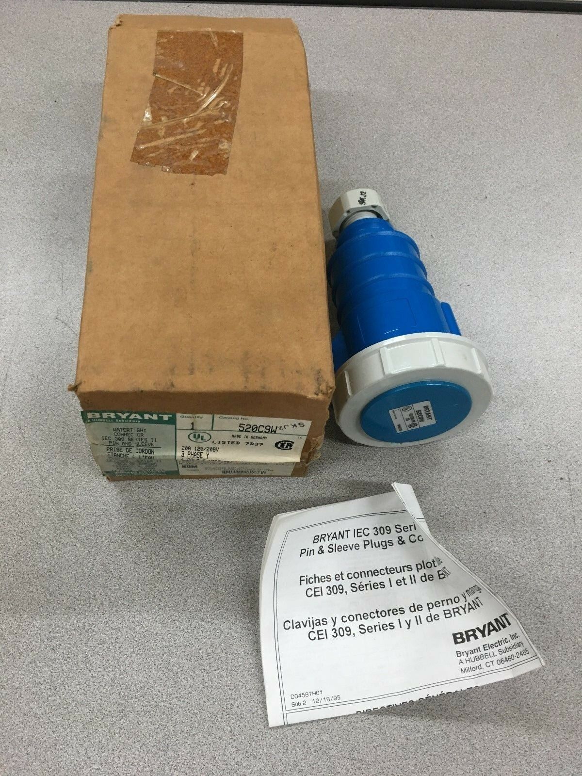 NEW IN BOX BRYANT 20AMP WATERTIGHT CONNECTOR 520C9W