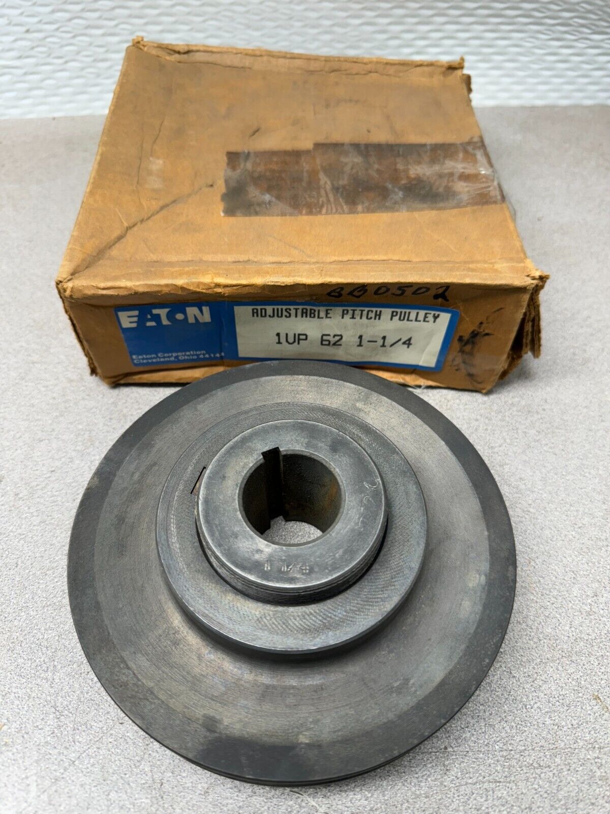 NEW IN BOX EATON ADJUSTABLE PITCH PULLLEY 1VP 62 1-1/4