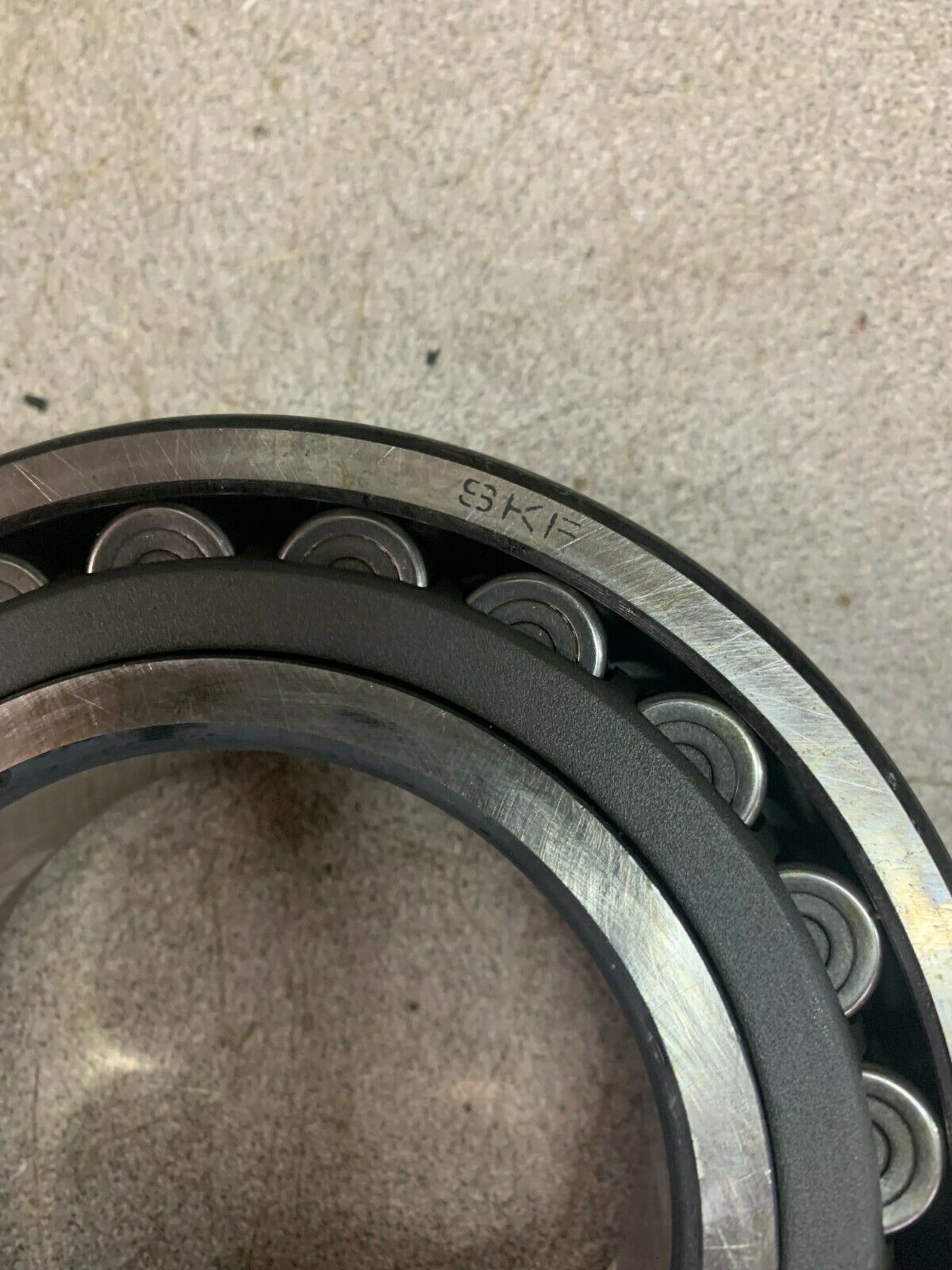 NEW NO BOX SKF SPHERICAL ROLLER BEARING 22214CC