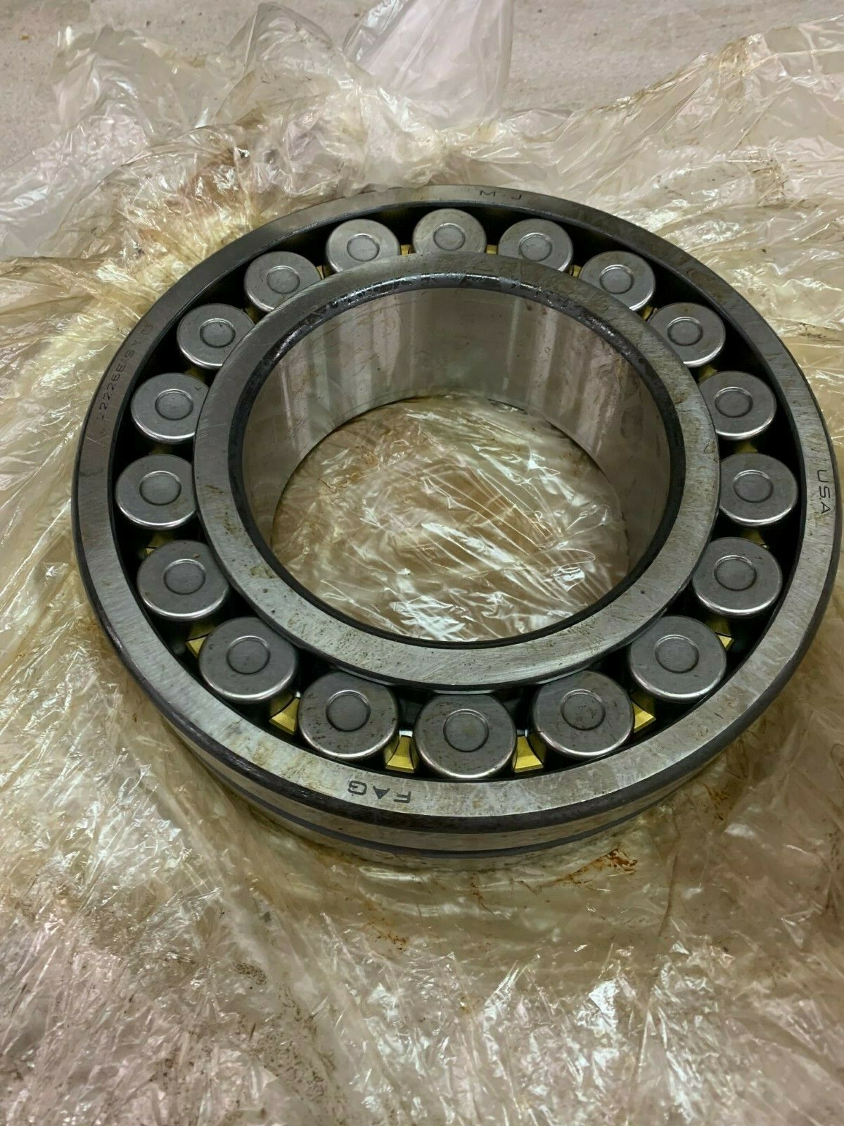 NEW NO BOX FAG 22226EASM SPHERICAL ROLLER BEARING 22226EASMC3