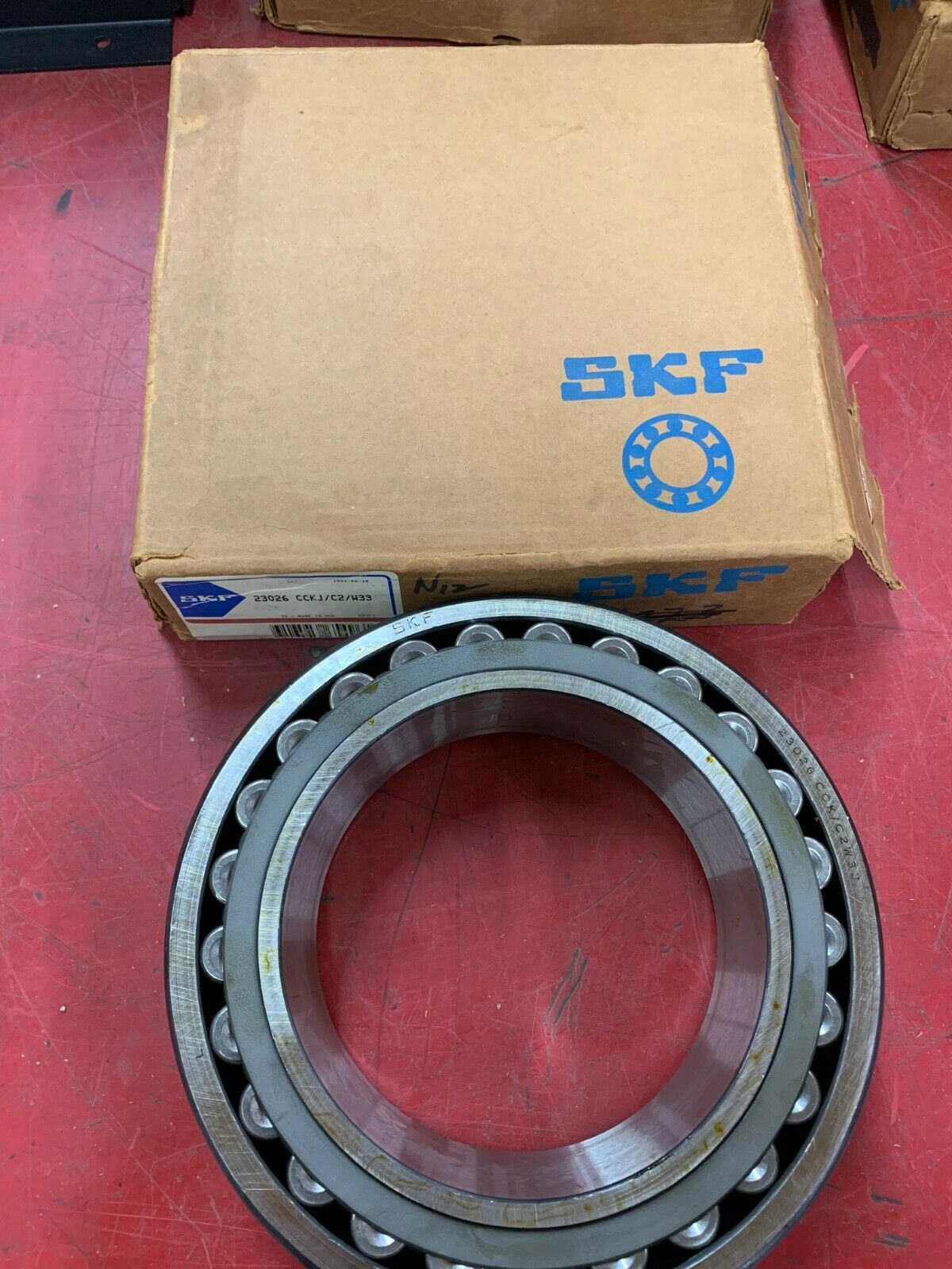 NEW IN BOX SKF SPHERICAL ROLLER BEARING 23026 CCKJ/C2/W33