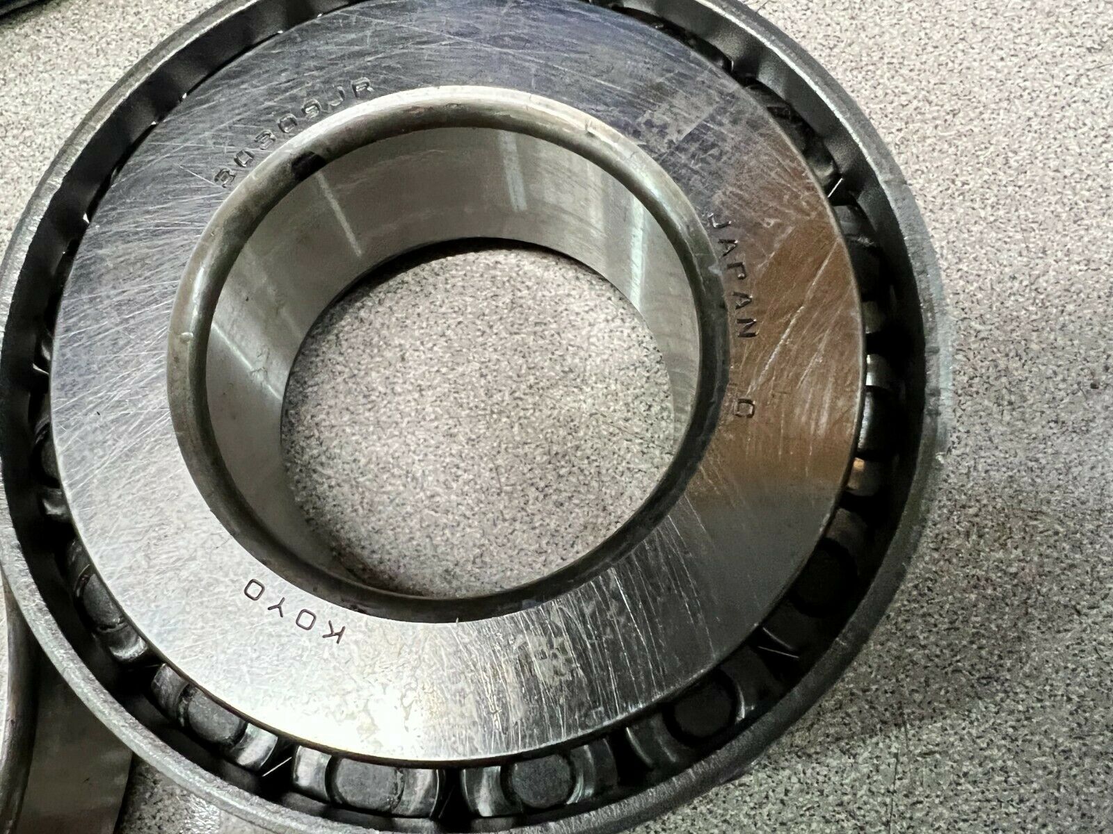 NEW IN BOX KOYO ROLLER BEARING WITH RACE 30309 JR