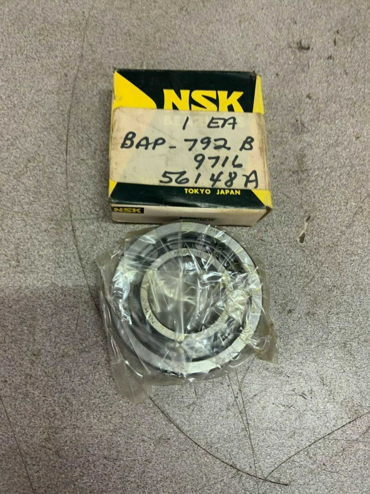 NEW IN BOX NSK ROLLER BEARING NU206W