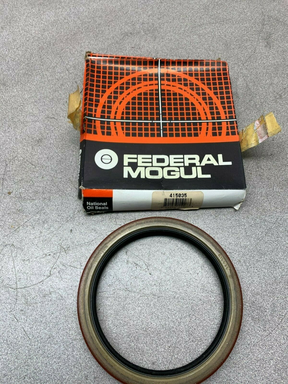 NEW IN BOX FEDERAL MOGUL OILSEAL 415035