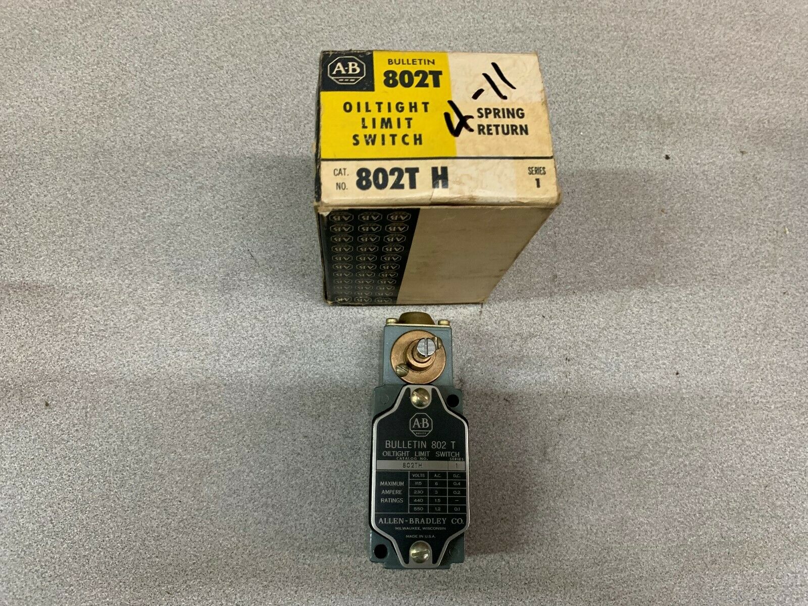 NEW IN BOX ALLEN BRADLEY LIMIT SWITCH 800T H