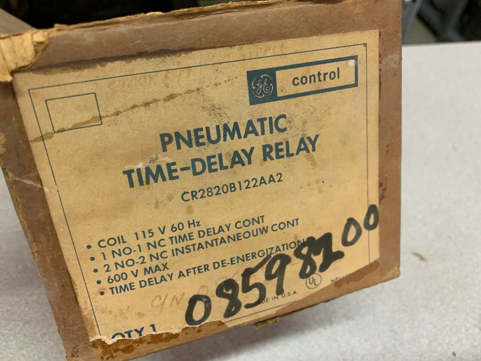 NEW IN BOX GENERAL ELECTRIC PNEUMATIC TIME DELAY RELAY CR2820B122AA2