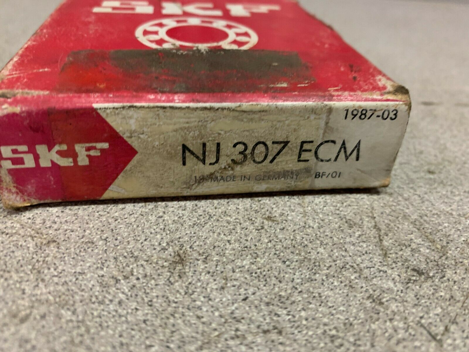 NEW IN BOX SKF BALL BEARING NJ 307 ECM