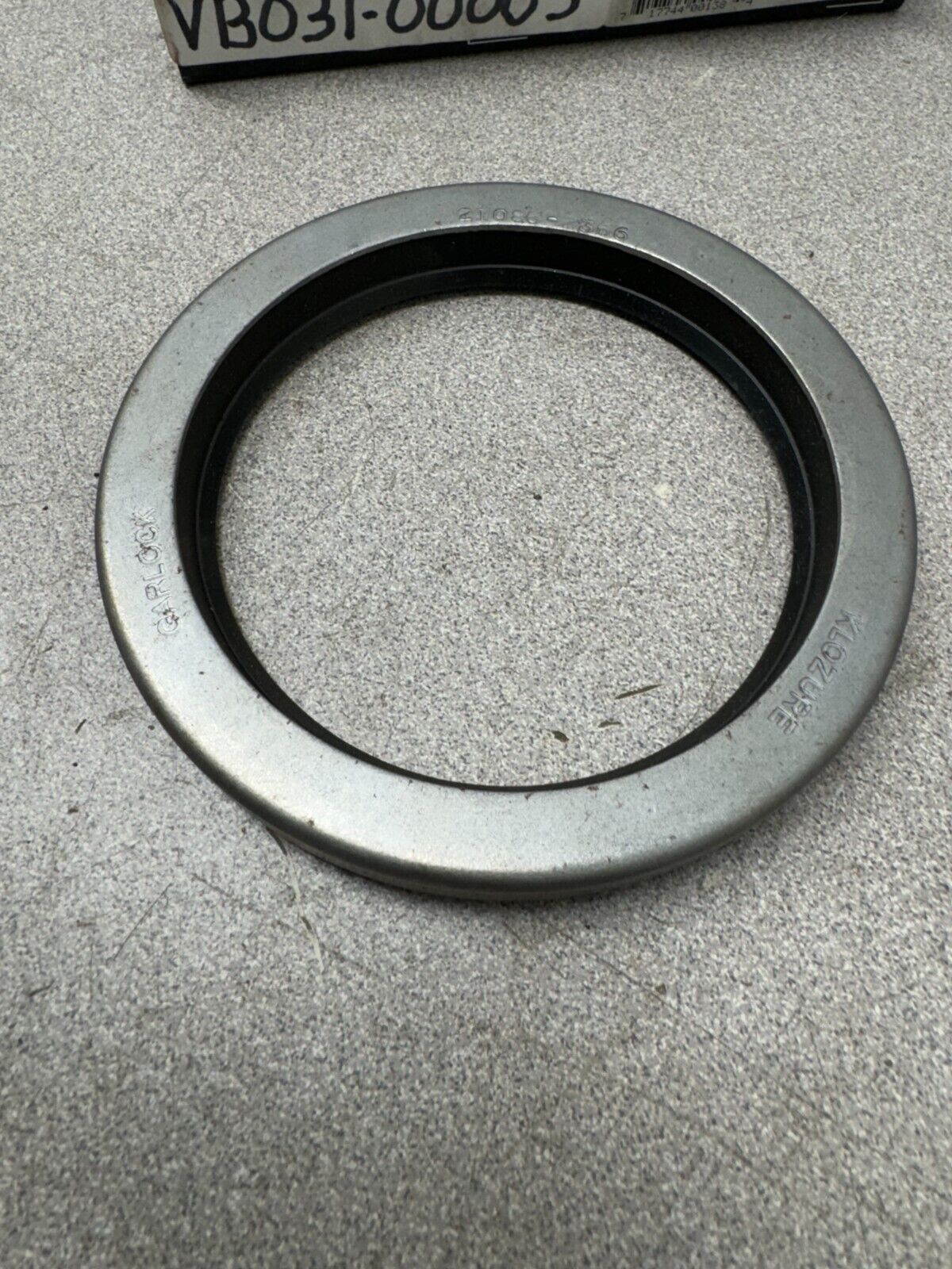 NEW IN BOX GARLOCK KLOZURE 53X2366 OIL SEAL 21086-2366