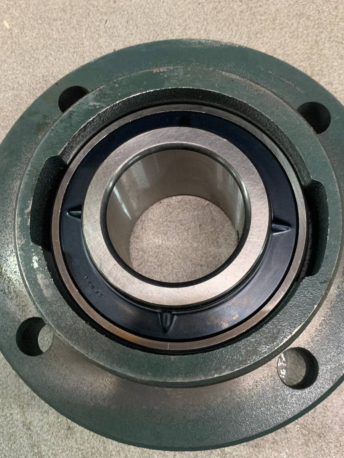 NEW NO BOX NTN 4-BOLT SPHERICAL FLANGE BEARING FCX10 WITH UCX10 INSERT