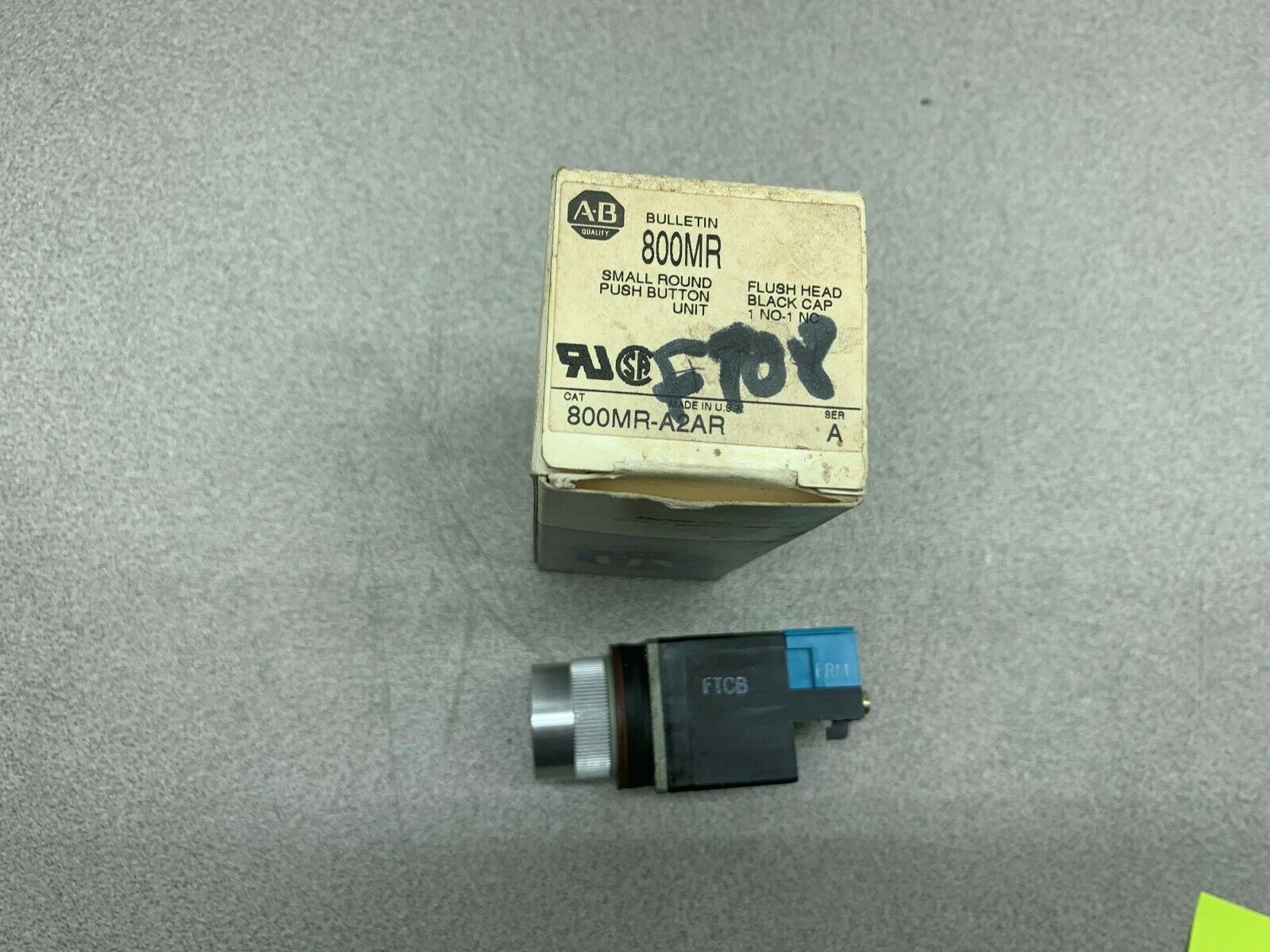 NEW IN BOX ALLEN BRADLEY PUSHBUTTON UNIT 800MR-A2AR SERIES A