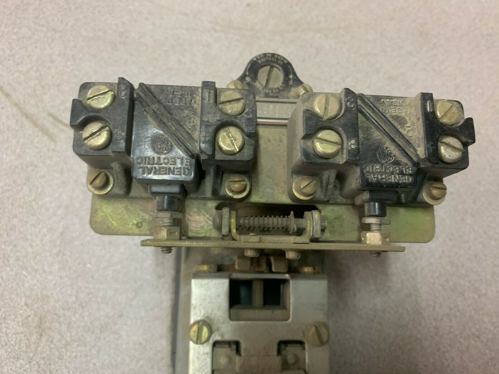 USED GENERAL ELECTRIC PNEUMATIC RELAY CR2820B113AA4