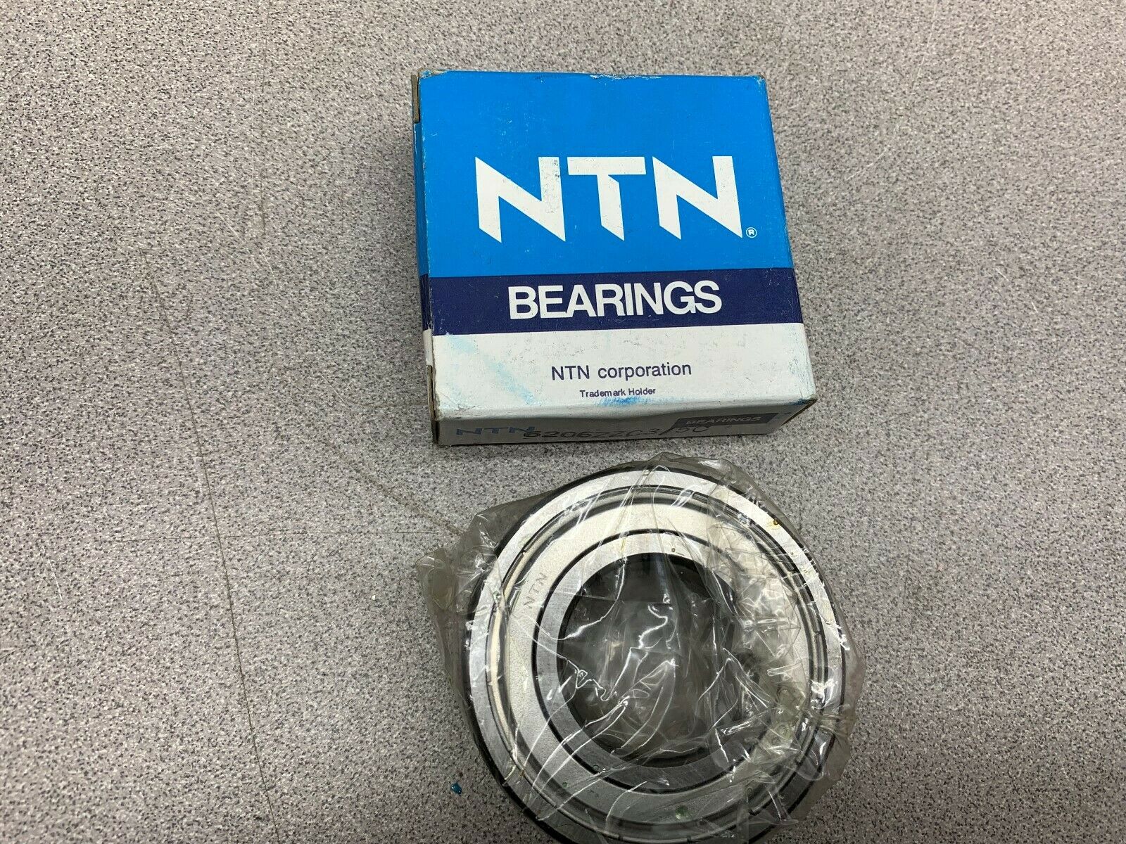 LOT OF 4 NEW IN BOX NTN BEARING 6202ZZC3/5C