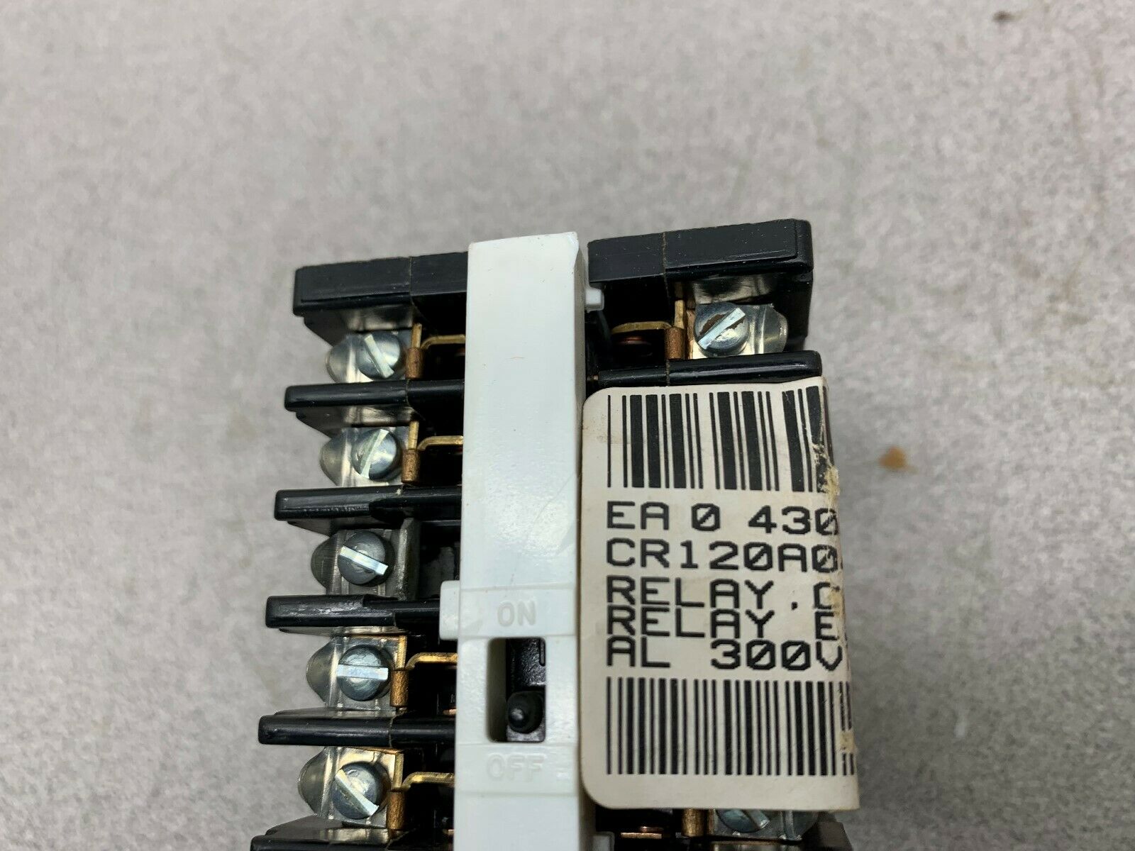 NEW NO BOX GE RELAY CR120A04002AA