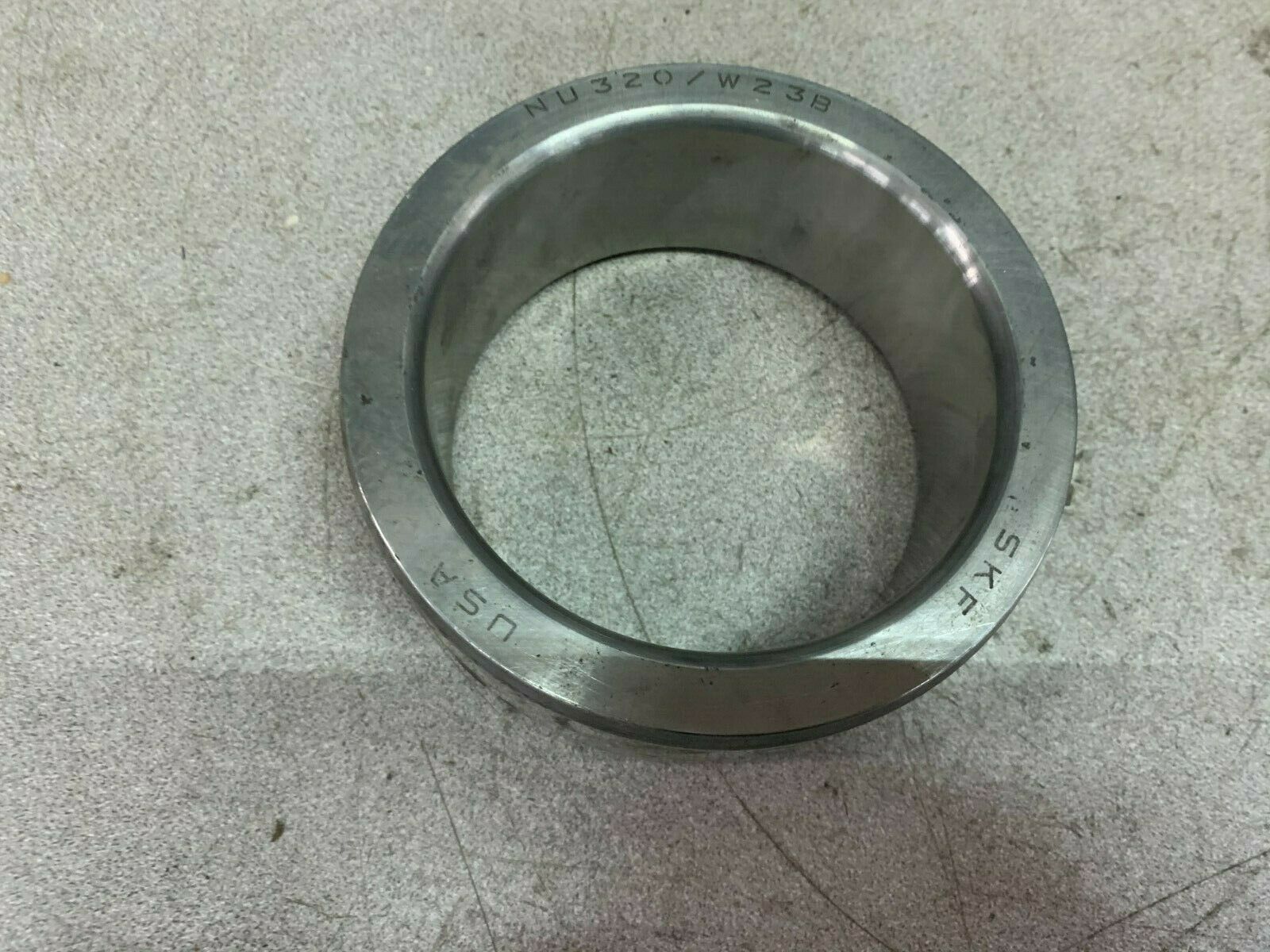 NEW NO BOX SKF BEARING RACE NU320