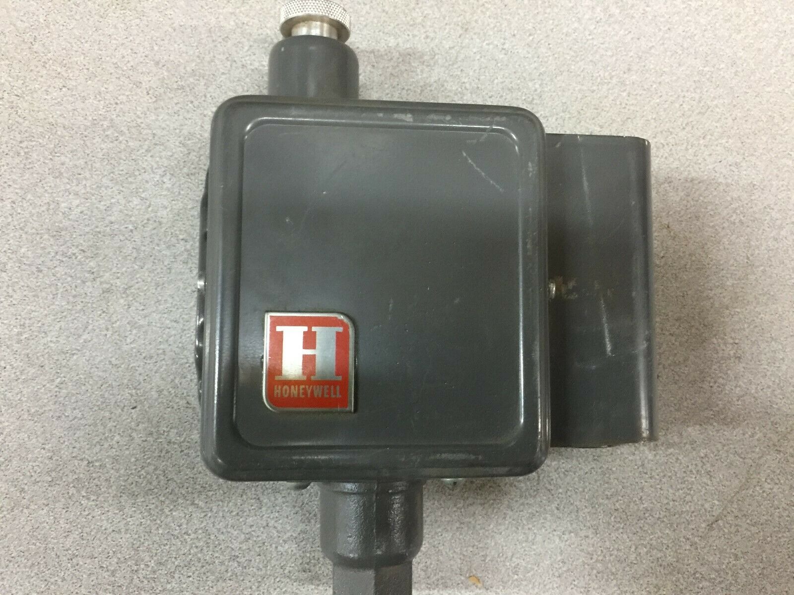 NEW NO BOX HONEYWELL PRESSURETROL DIFFERENTIAL PRESSURE SWITCH L91B 1068 1