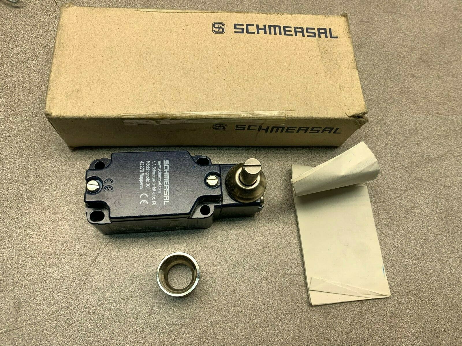 NEW IN BOX SCHMERSAL LIMIT SWITCH MV3H 330-11Y-991