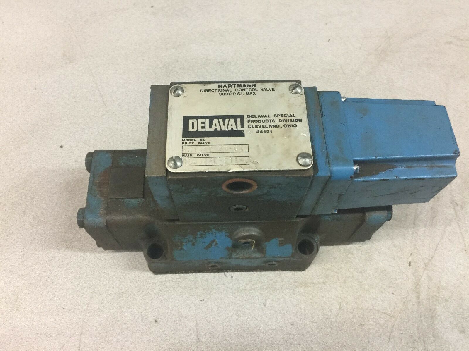 NEW NO BOX DELAVAL SOLENOID DIRECTIONAL VALVE R6434C-23-01 / R6434PE-21E-06