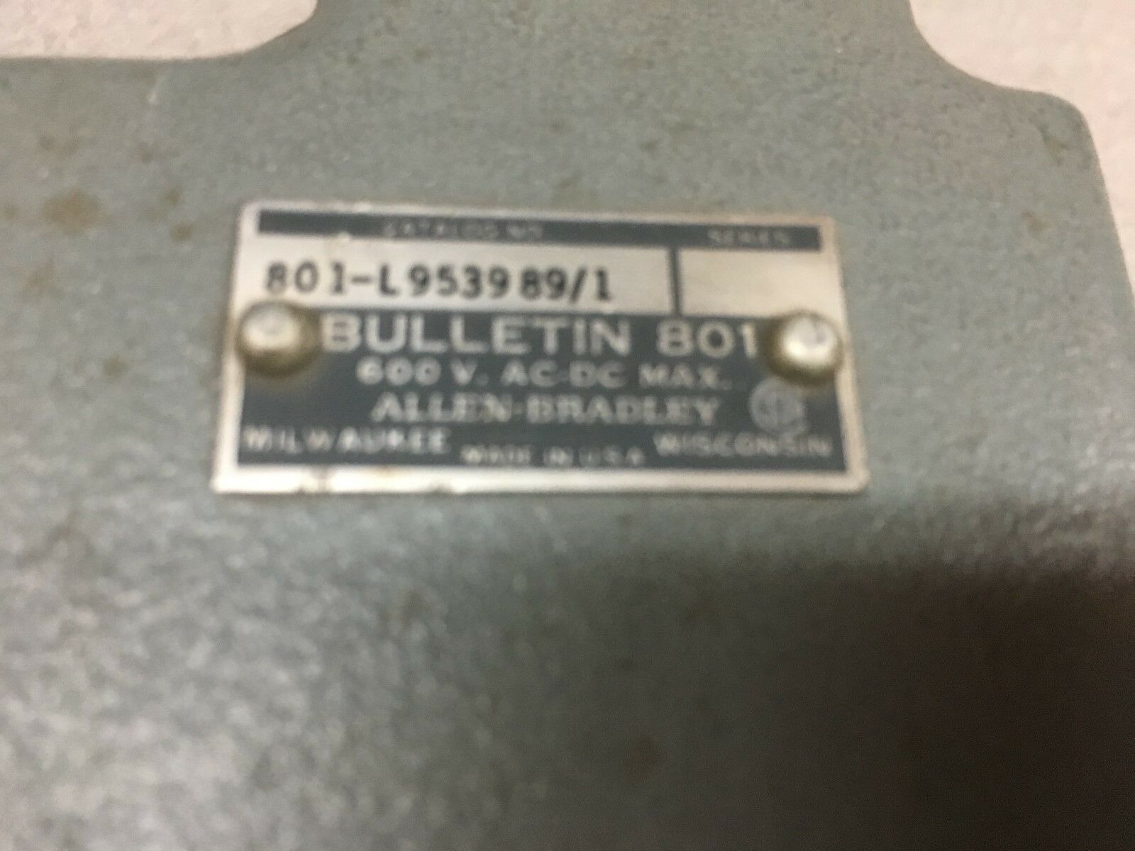 NEW NO BOX ALLEN BRADLEY LIMIT SWITCH 801-L953989/1