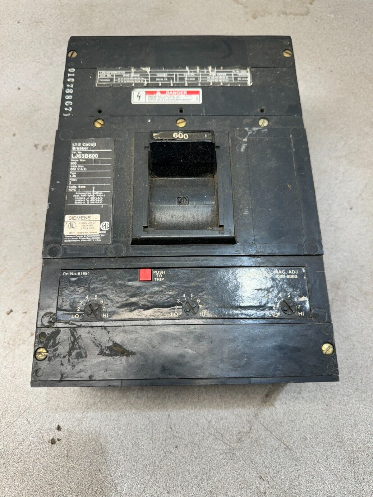 USED SIEMENS I-T-E 3 POLE 600AMP CIRCUIT BREAKER LJ63B600