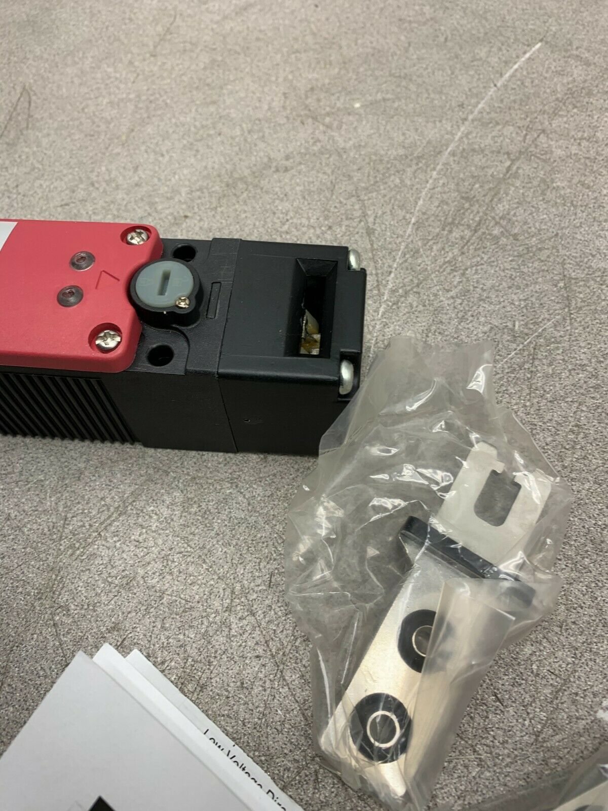 NEW IN BOX RADWELL SOLENOID INTERLOCK SAFETY SWITCH RAD04026
