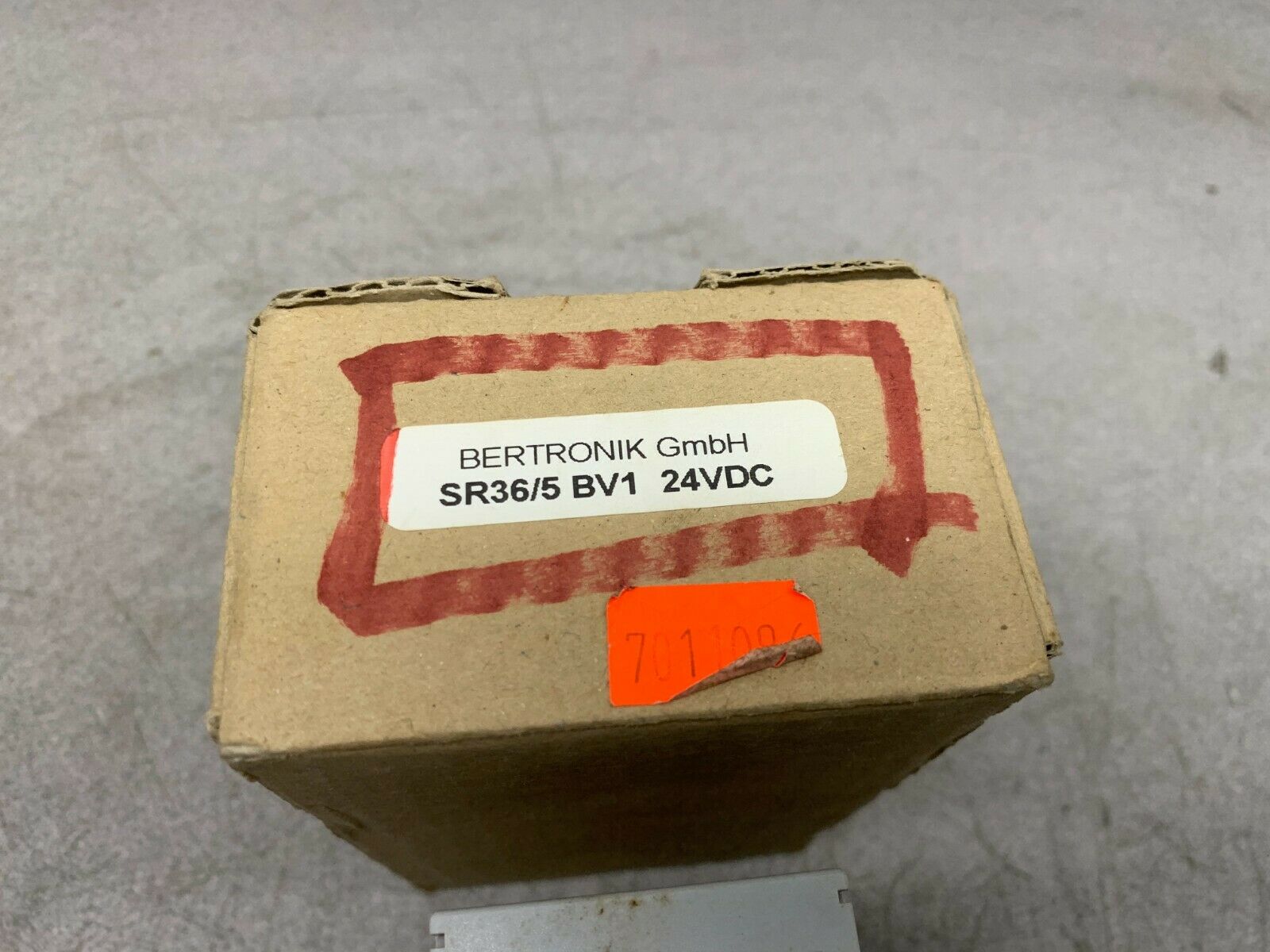 NEW IN BOX BERTRONIK RELAY SR36/5 BV1 RELAY 24V.