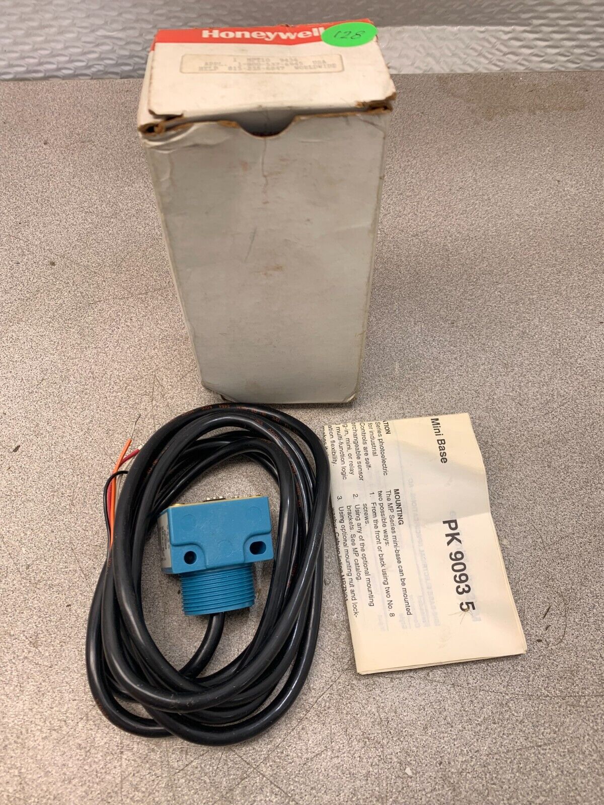 NEW IN BOX HONEYWELL MICRO SWITCH SENSOR BASE MPT10