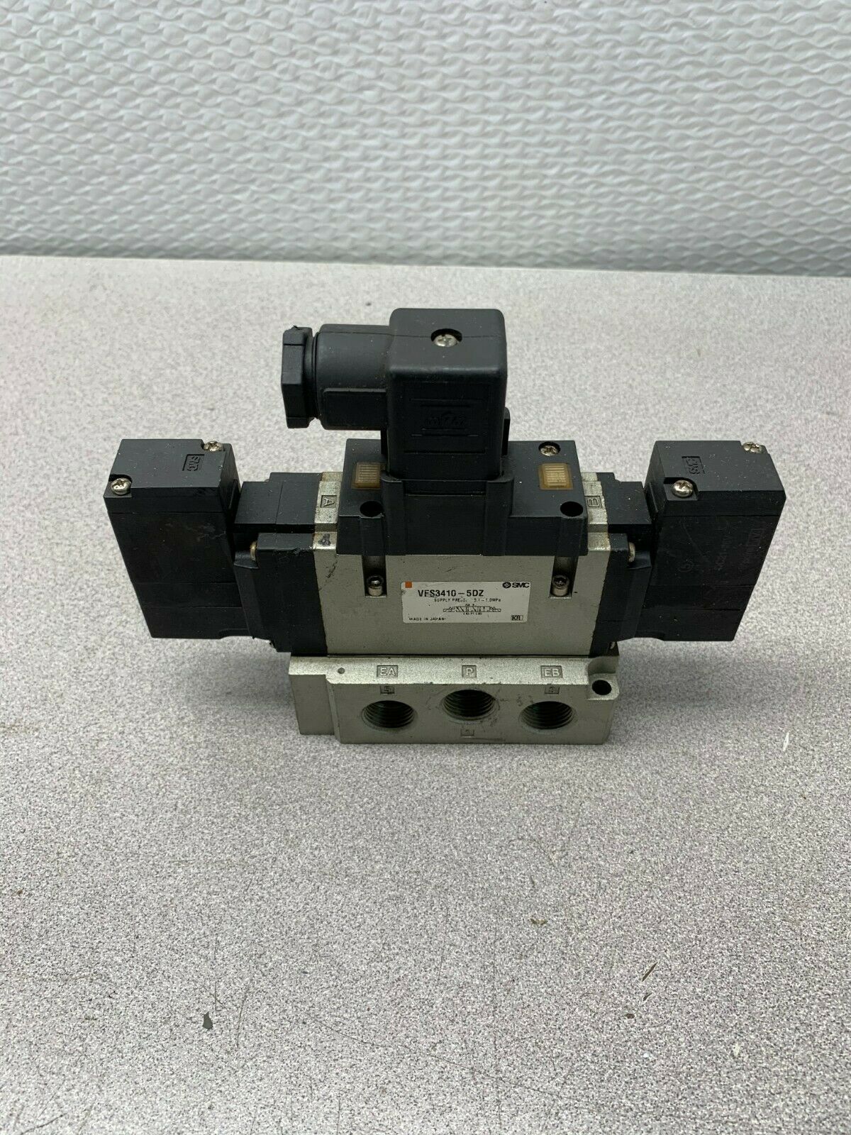 USED SMC PNEUMATIC VALVE VFS3410-5DZ