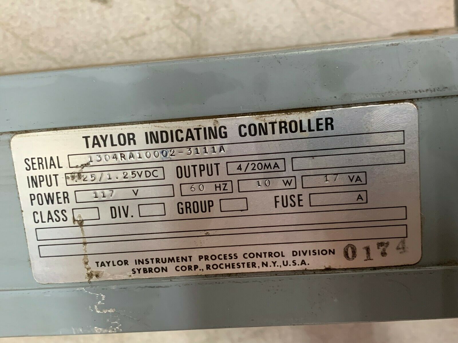 USED TAYLOR INDICATING CONTROLLER 1304RA10002-3111A