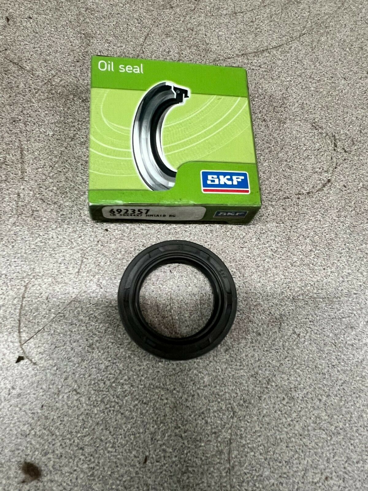 LOT OF 4 NEW IN BOX SKF OILSEAL 692357