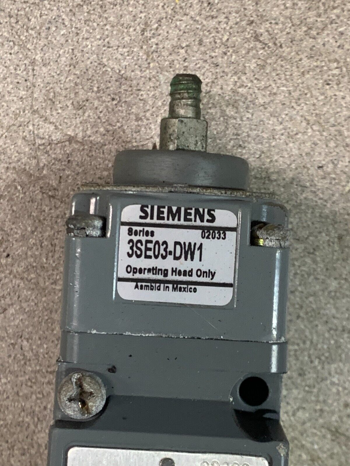 NEW SIEMENS LIMIT SWITCH 3SE03-SA BODY 3SE03-DW1 HEAD 3SE03-RA BACK 3SE03-AW1