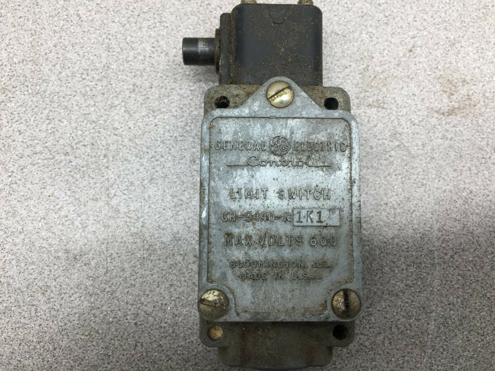 USED GE LIMIT SWITCH CR-9440-K1K1