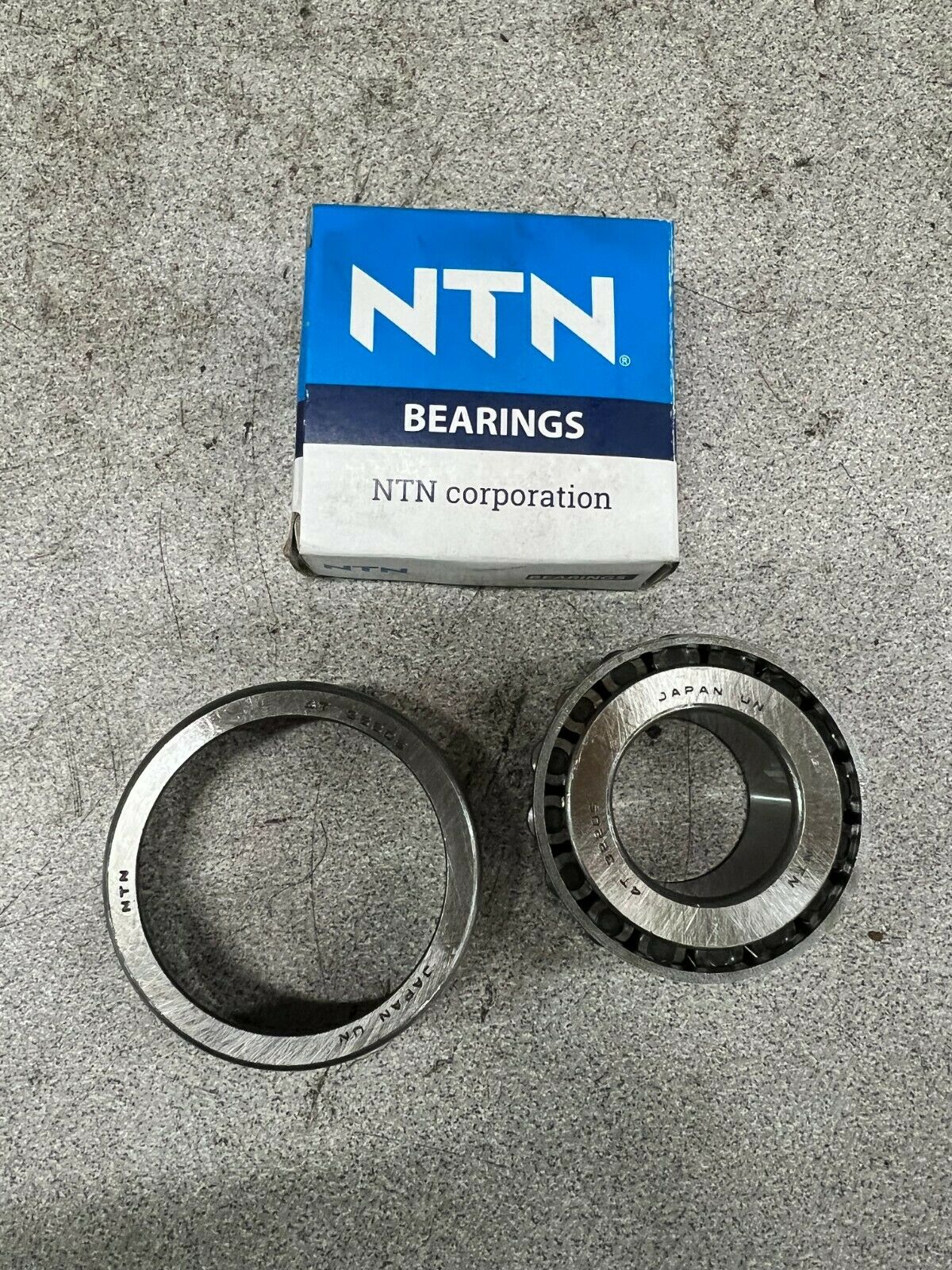 NEW IN BOX NTN BEARING WITH RACE 4T-32205