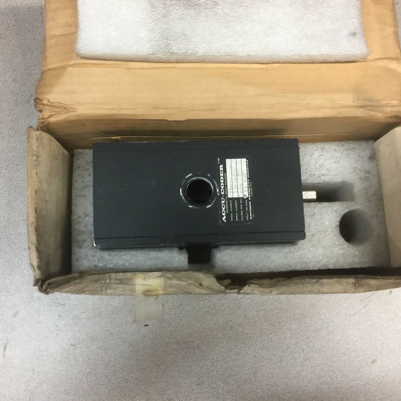 USED ACCU-CODER 600 PPR 12VDC INCREMENTAL SHAFT ENCODER 716-S