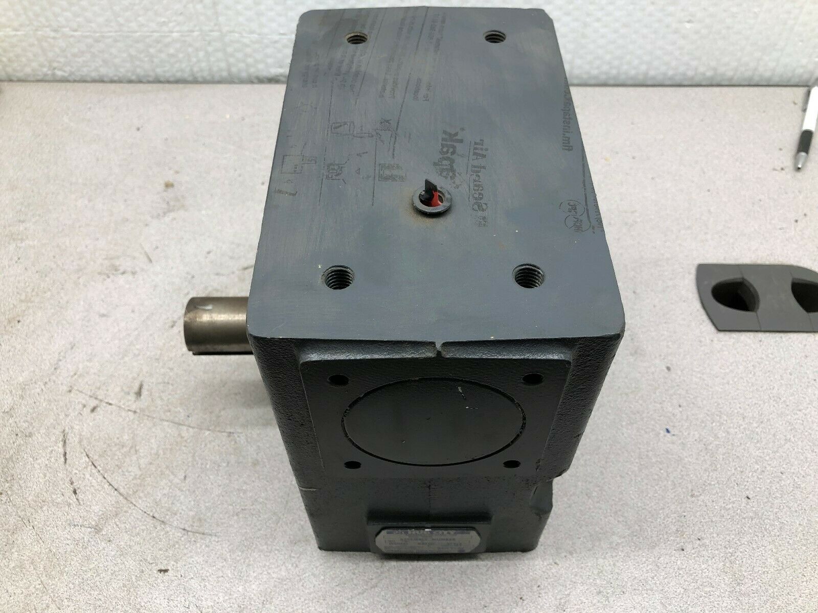 NEW NO BOX HUB CITY 10:1 RATIO ANGLED GEAR REDUCER 0220-78090