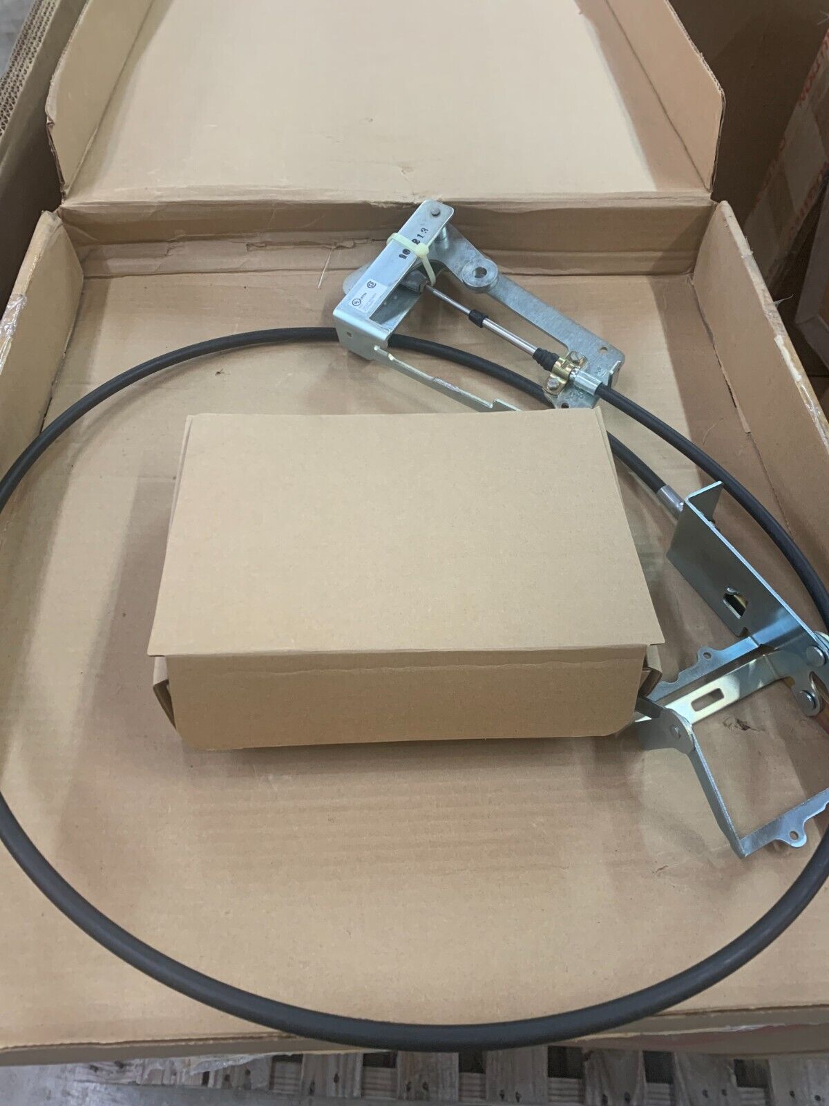 NEW IN BOX ALLEN-BRADLEY 6' CABLE FLEX CABLE OPERATOR 140U-H-FCX06 SERIES C