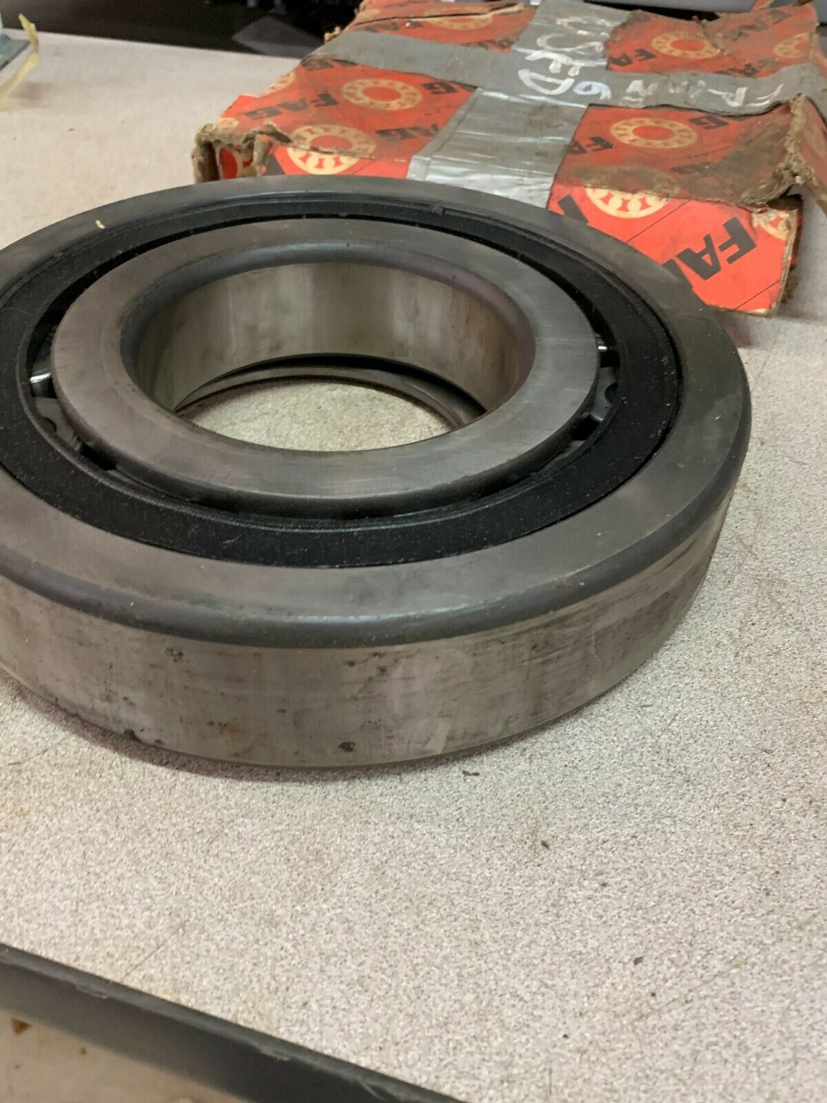 NEW FAG NU322E CYLINDRICAL ROLLER BEARING NUP322E