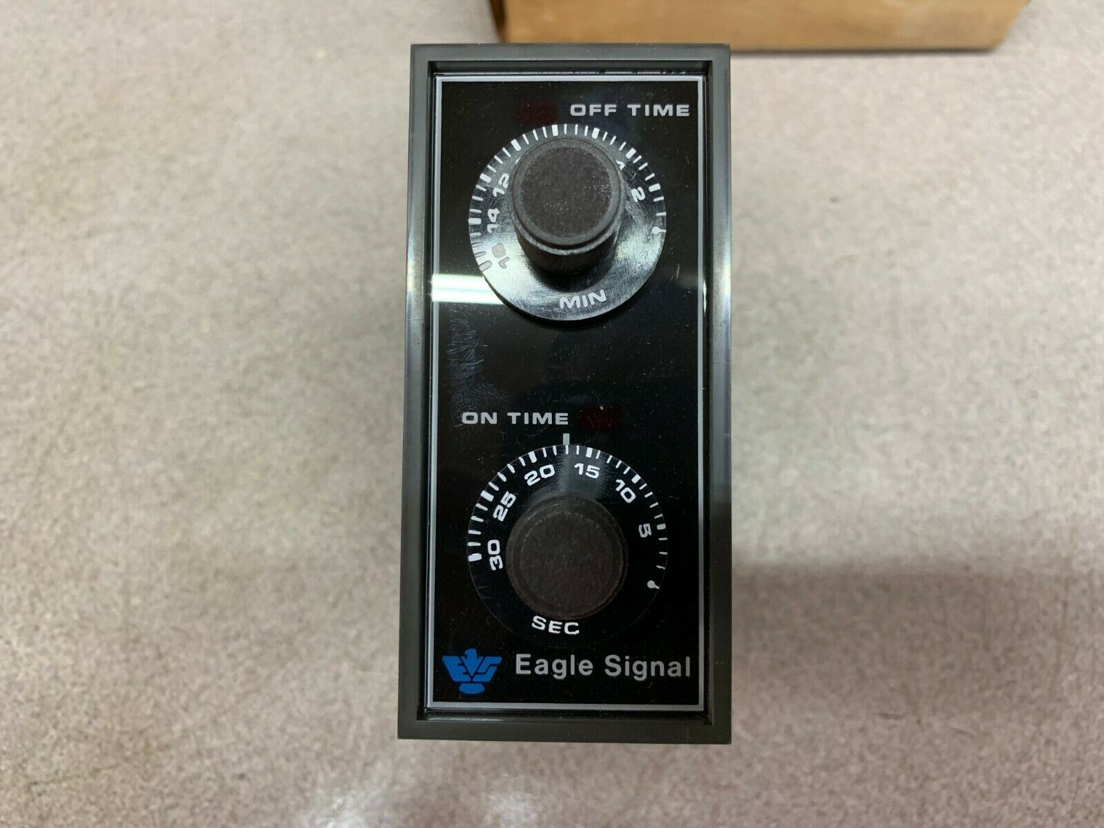 NEW IN BOX EAGLE SIGNAL CONTROLS ELECTRONIC REPEAT CYCLE TIMER DA1813A3