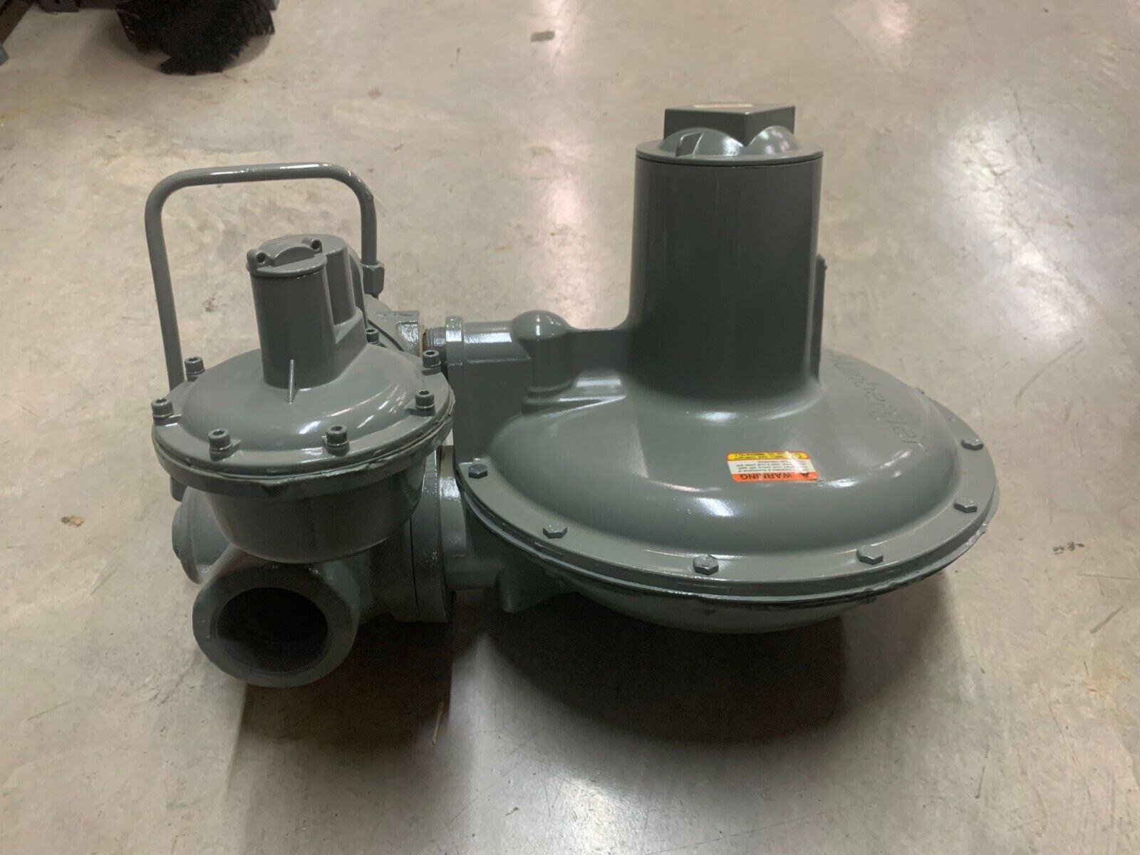 NEW IN BOX SCHLUMBERGER 1-1/4" ORFICE REGULATOR CL381