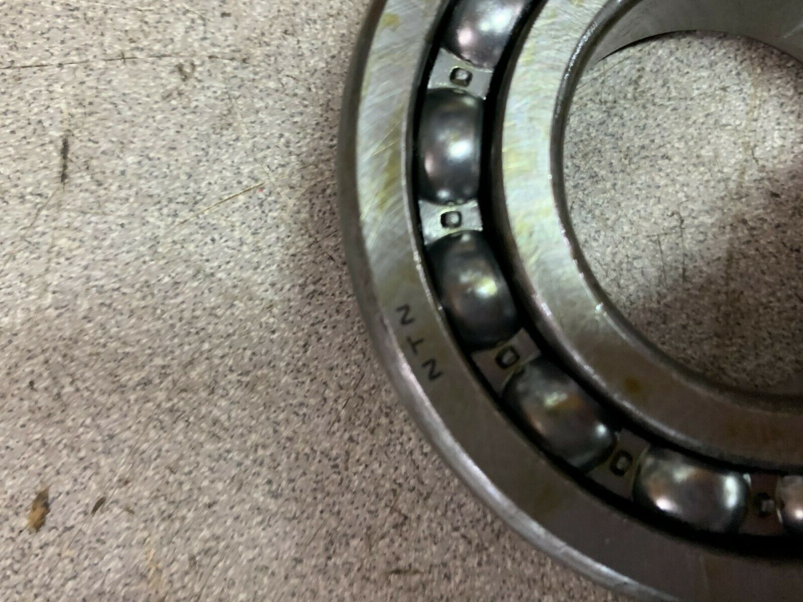 NEW IN BOX NTN ROLLER BEARING 8L208