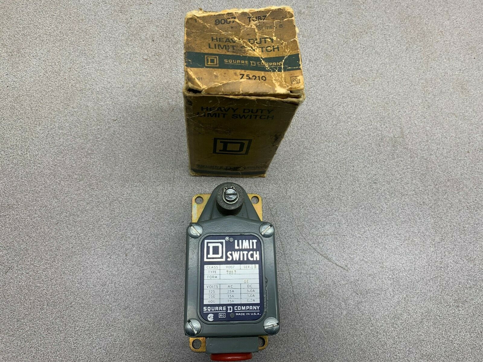 NEW IN BOX SQUARE D LIMIT SWITCH 9007 TUB-7