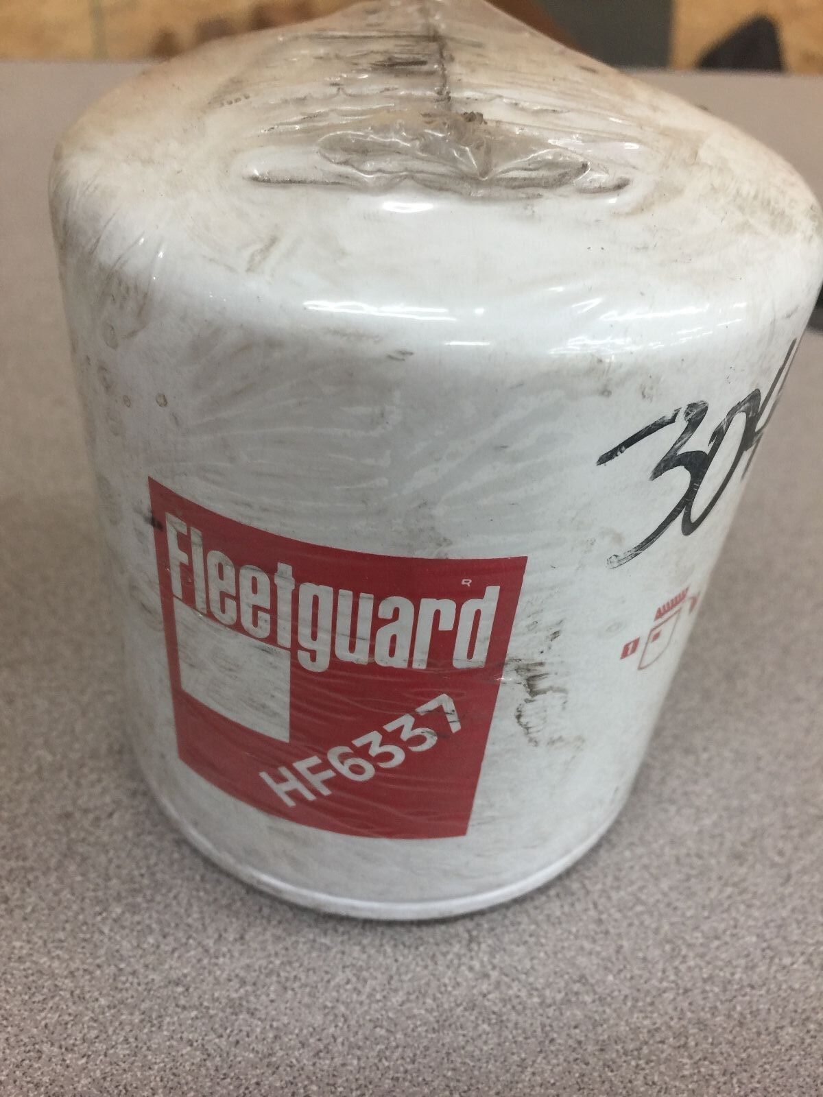 NEW NO BOX FLEETGUARD FILTER HF6337