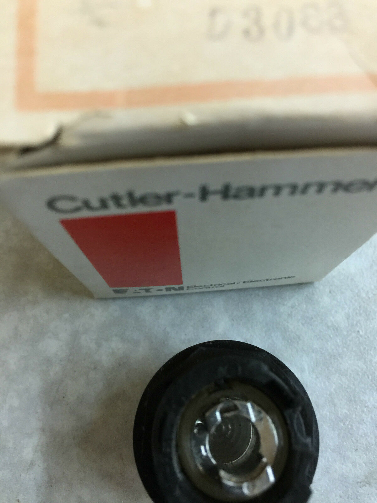 NEW IN BOX CUTLER HAMMER ILLUMINATED OPERATOR EXIT BUTTON CLEAR LENS E22TC