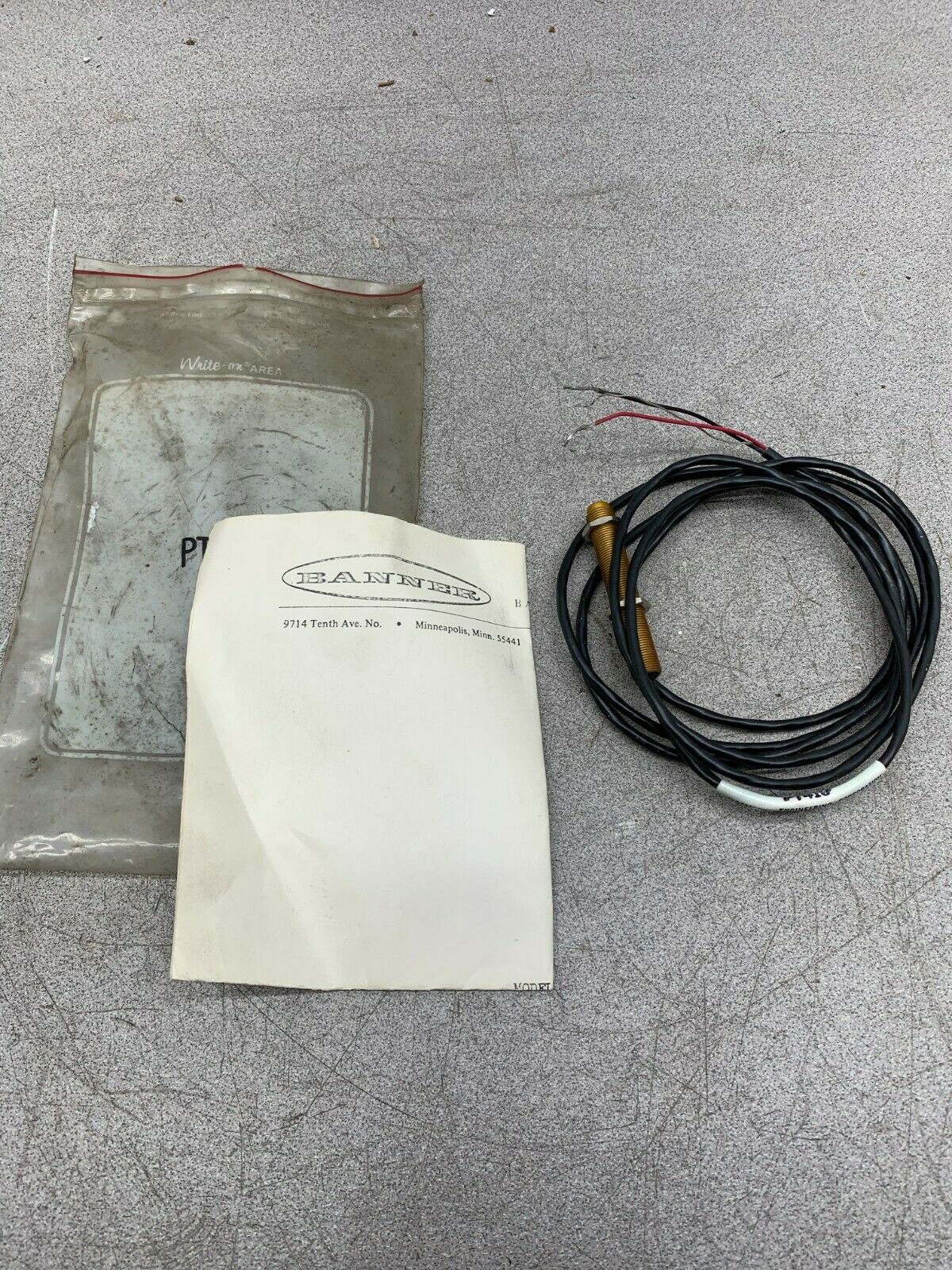 NEW NO BOX BANNER PHOTOELECTRIC SENSOR PT410