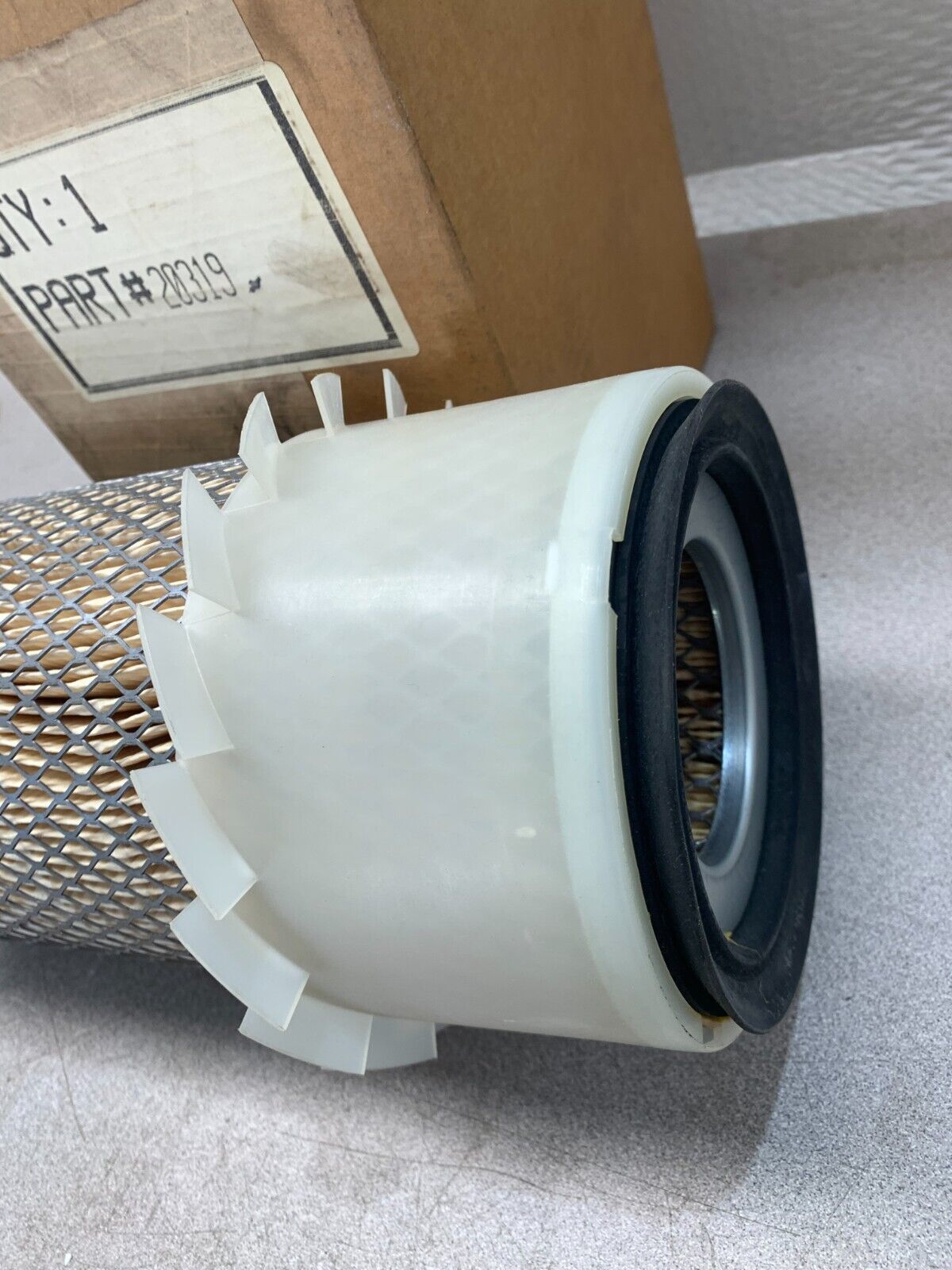 NEW IN BOX AIR FILTER 20319