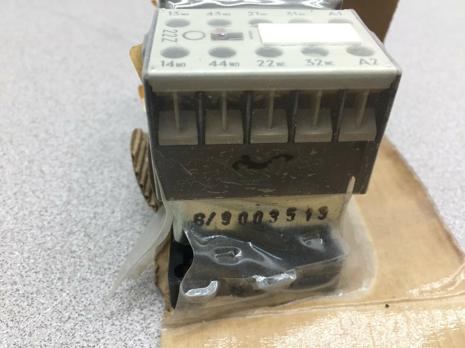 NEW IN BOX SIEMENS 24V INDUSTRIAL RELAY 3TJ1002.OBB4