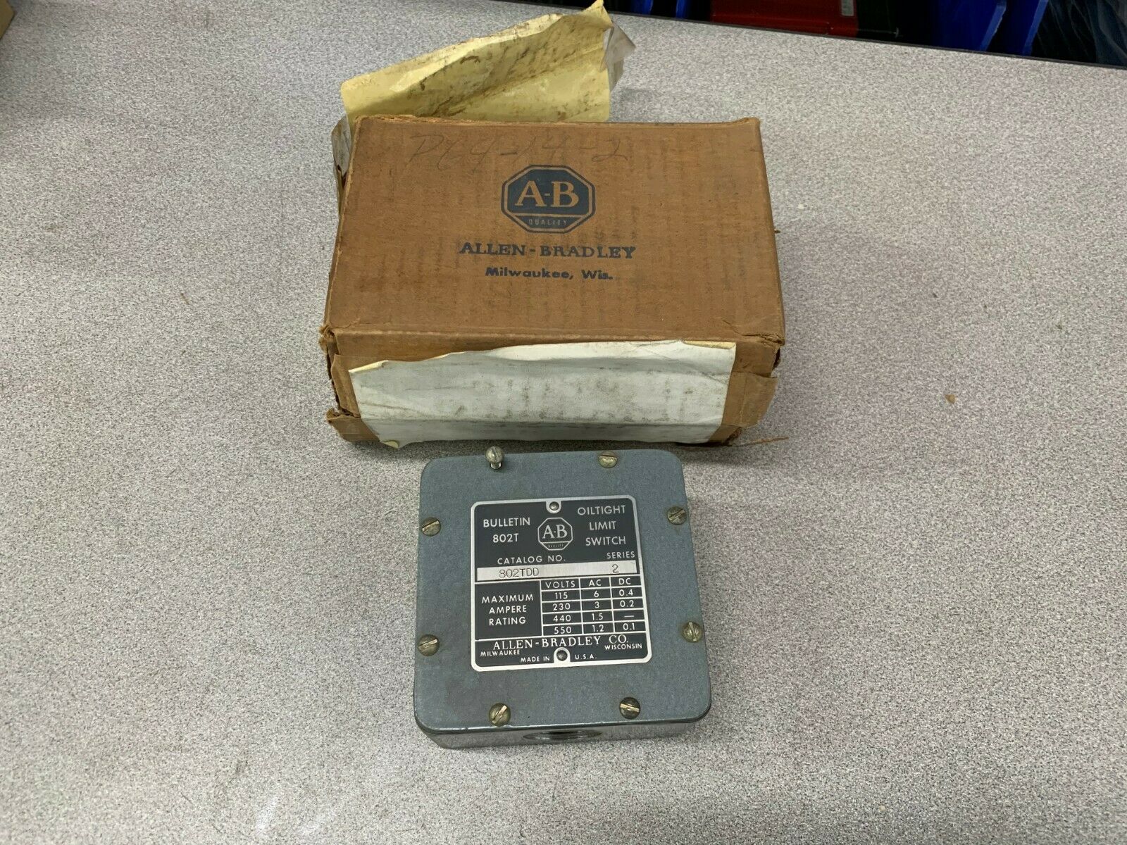 NEW ALLEN-BRADLEY OILTIGHT LIMIT SWITCH 802T-DD (NO HEADS)