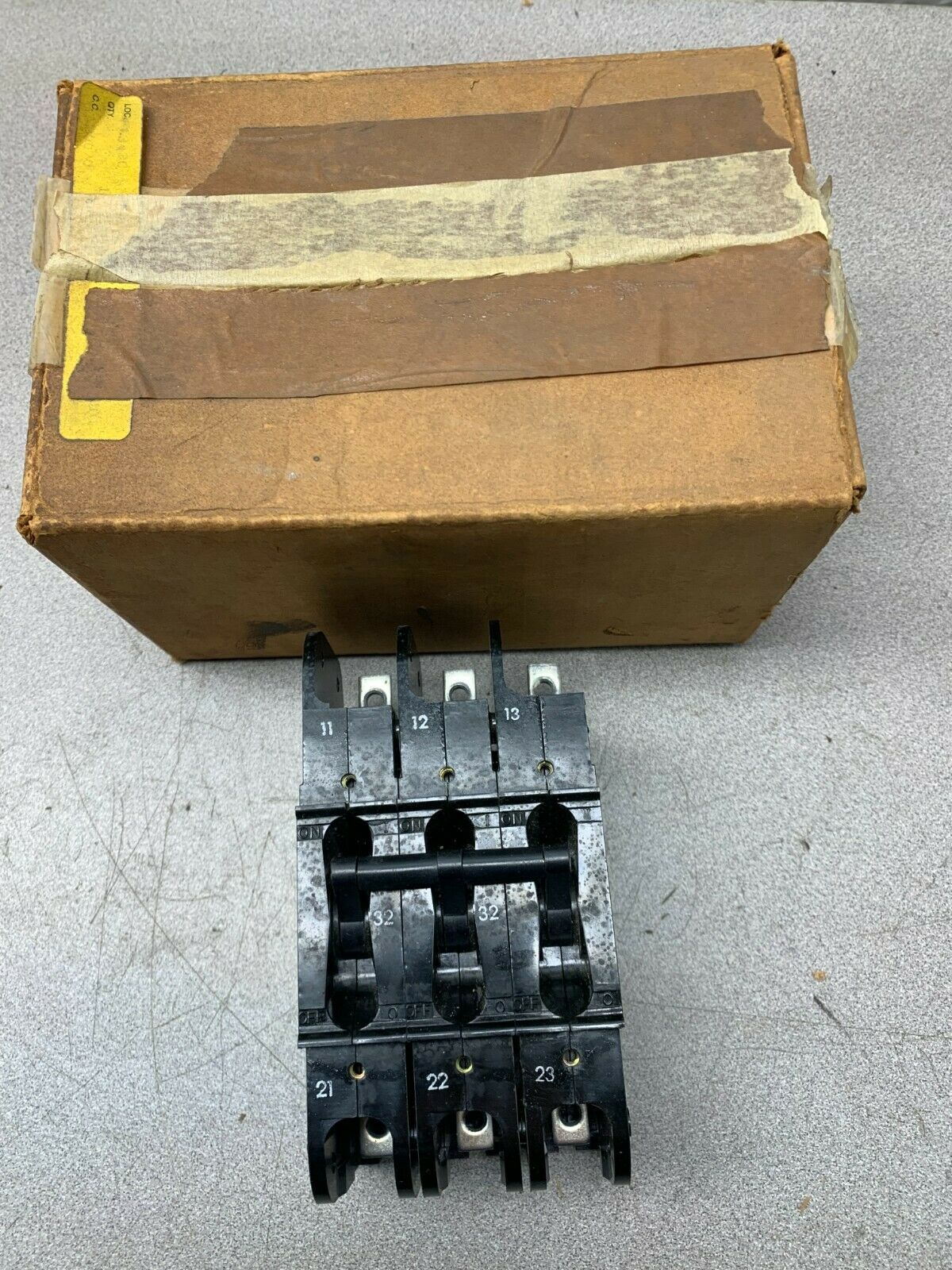 NEW IN BOX CARRIER HEINEMANN 3 POLE 32AMP 480V. CIRCUIT BREAKER HH 83XB 412