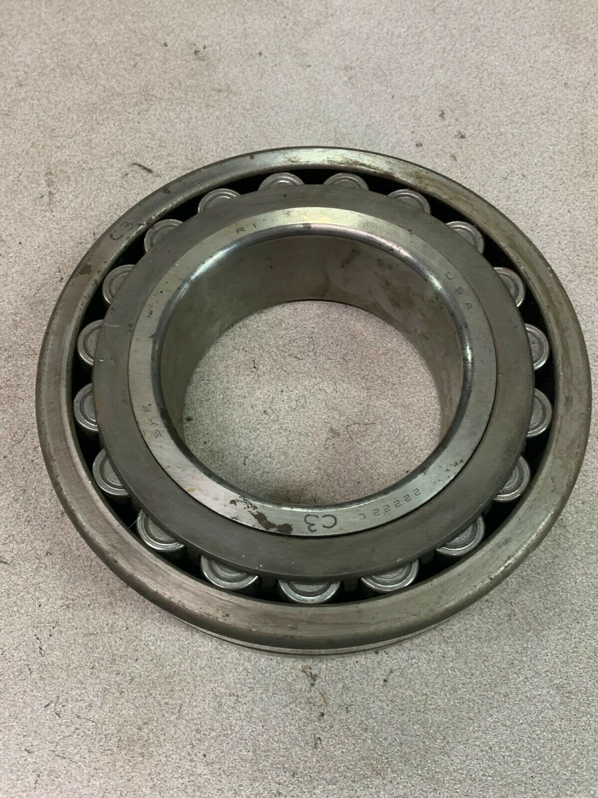 NEW NO BOX SKF SPHERICAL ROLLER BEARING 22222C C3