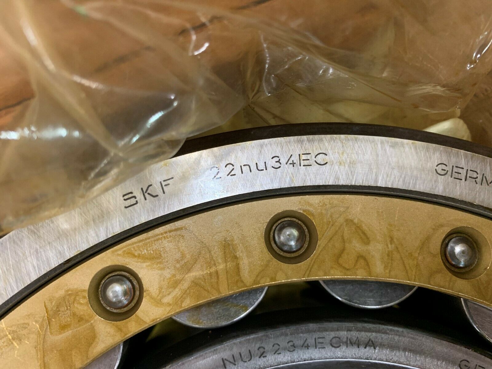 NEW NO BOX SKF 22NU34EC CYLINDRICAL ROLLER BEARING NU2234ECMA