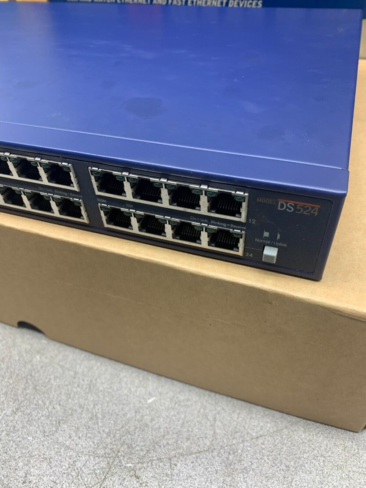 NEW IN BOX NETGEAR DUAL SPEED STACKABLE HUB DS524